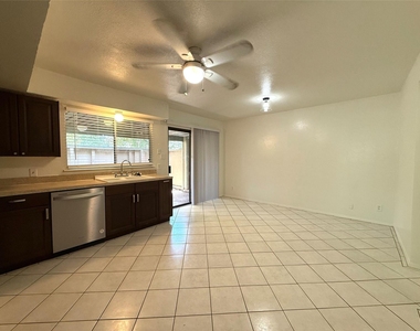 900 W Village Ln - Photo Thumbnail 3