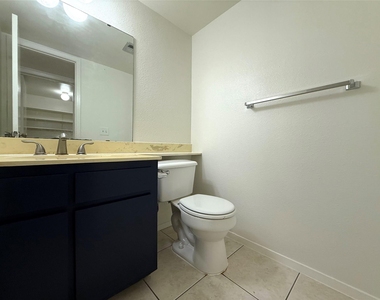 900 W Village Ln - Photo Thumbnail 8