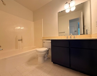 900 W Village Ln - Photo Thumbnail 14