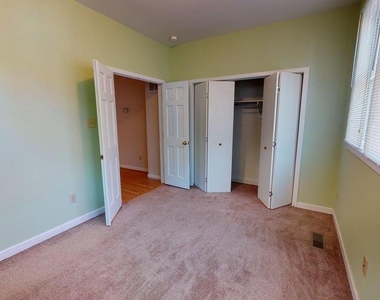 1122 E Market St - Photo Thumbnail 16