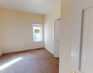 1122 E Market St - Photo Thumbnail 7