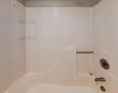 1122 E Market St - Photo Thumbnail 9