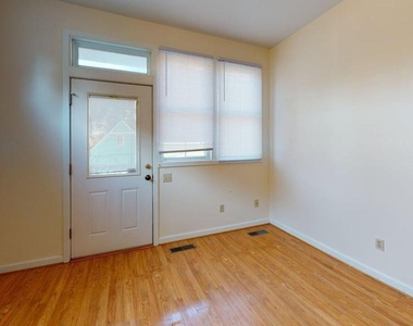 1122 E Market St - Photo Thumbnail 14
