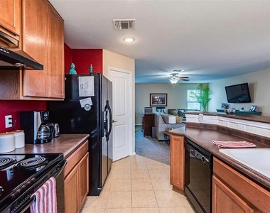 8808 Stambourne St - Photo Thumbnail 5