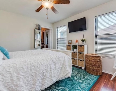 8808 Stambourne St - Photo Thumbnail 7