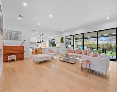 308 Briarwood Trl - Photo Thumbnail 9