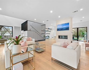 308 Briarwood Trl - Photo Thumbnail 10