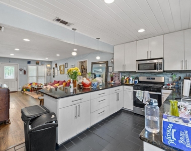 3801 Avenue G - Photo Thumbnail 2