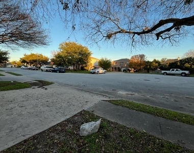 908 Rocking Spur Cv - Photo Thumbnail 26