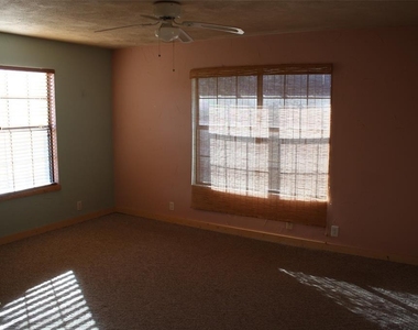 100 Valley Verde Ct - Photo Thumbnail 4