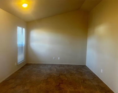 1204 Blackjack St - Photo Thumbnail 5