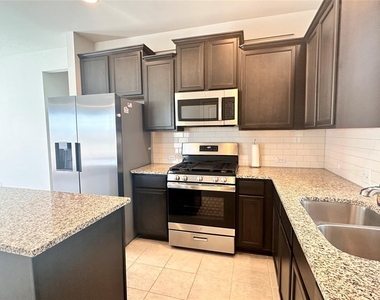 137 Rustic Glen Dr - Photo Thumbnail 5