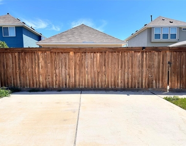 137 Rustic Glen Dr - Photo Thumbnail 17