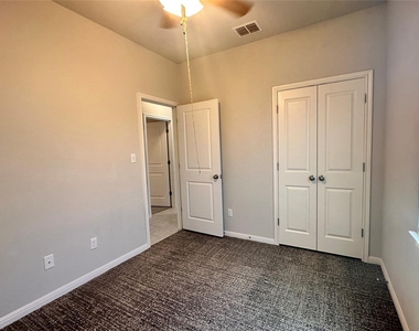 137 Rustic Glen Dr - Photo Thumbnail 15