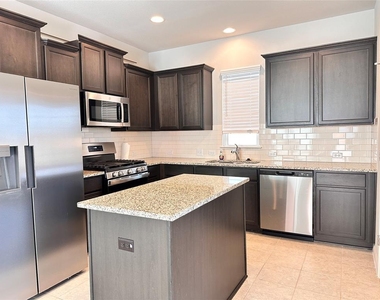 137 Rustic Glen Dr - Photo Thumbnail 4