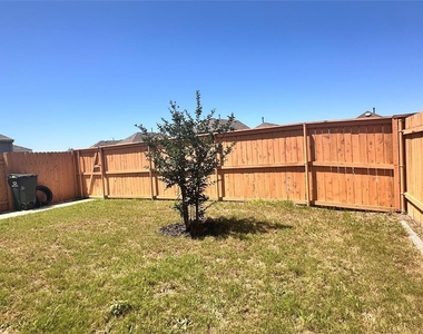 137 Rustic Glen Dr - Photo Thumbnail 19