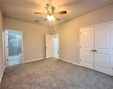 137 Rustic Glen Dr - Photo Thumbnail 9