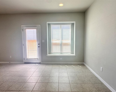 137 Rustic Glen Dr - Photo Thumbnail 7