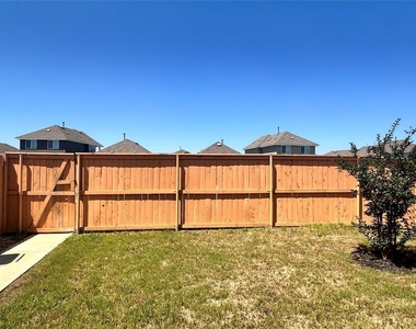 137 Rustic Glen Dr - Photo Thumbnail 18