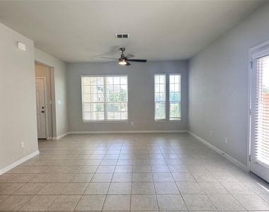 137 Rustic Glen Dr - Photo Thumbnail 8