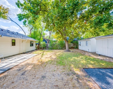 2516 Friar Tuck Ln - Photo Thumbnail 36