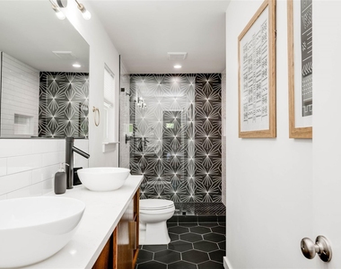 2516 Friar Tuck Ln - Photo Thumbnail 21