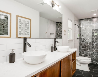 2516 Friar Tuck Ln - Photo Thumbnail 20
