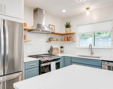 2516 Friar Tuck Ln - Photo Thumbnail 7