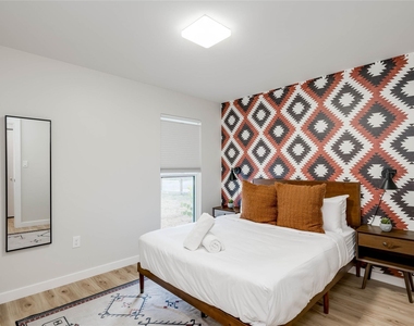 2516 Friar Tuck Ln - Photo Thumbnail 23