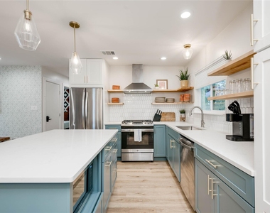 2516 Friar Tuck Ln - Photo Thumbnail 8