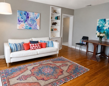907 E 56th St - Photo Thumbnail 4