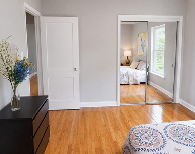 907 E 56th St - Photo Thumbnail 9