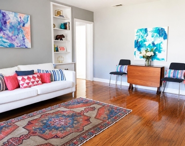 907 E 56th St - Photo Thumbnail 3