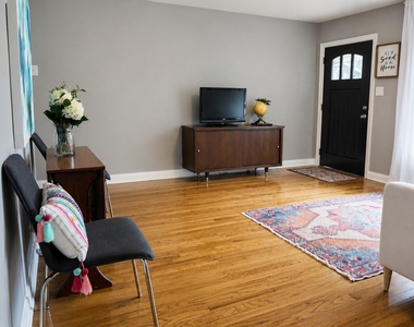 907 E 56th St - Photo Thumbnail 5