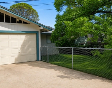 4812 Avenue H - Photo Thumbnail 1