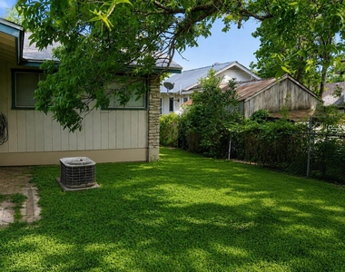 4812 Avenue H - Photo Thumbnail 7