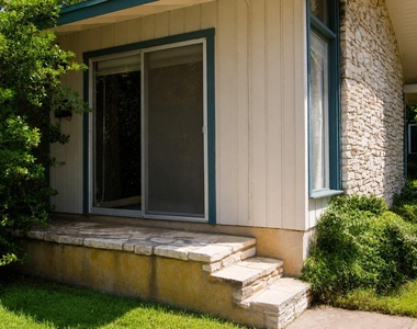 4812 Avenue H - Photo Thumbnail 4