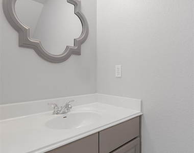 1011 Brodie St - Photo Thumbnail 12