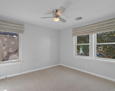 1011 Brodie St - Photo Thumbnail 23