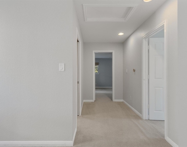 1011 Brodie St - Photo Thumbnail 14