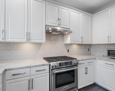 1011 Brodie St - Photo Thumbnail 10