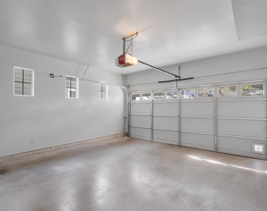 1011 Brodie St - Photo Thumbnail 31