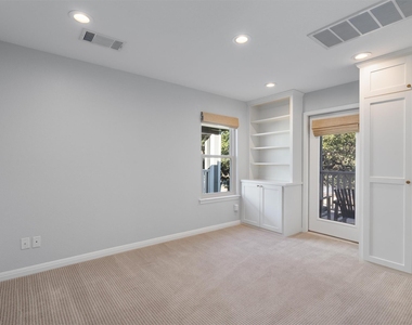 1011 Brodie St - Photo Thumbnail 21