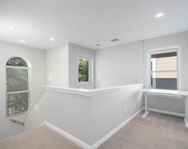 1011 Brodie St - Photo Thumbnail 13