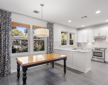 1011 Brodie St - Photo Thumbnail 7