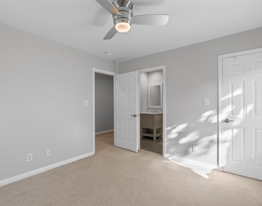 1011 Brodie St - Photo Thumbnail 24