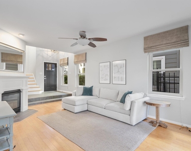 1011 Brodie St - Photo Thumbnail 4