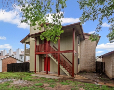 1816 Rawhide Loop - Photo Thumbnail 16