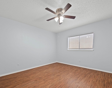 1816 Rawhide Loop - Photo Thumbnail 9