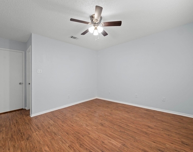 1816 Rawhide Loop - Photo Thumbnail 8